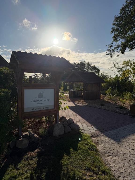 a sign in front of a building with the sun at Ferienwohnung Weitblick in Großheide