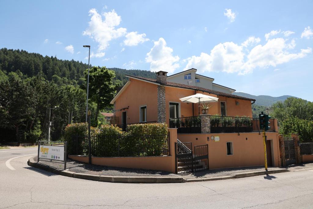 a house with an umbrella on the side of a street at La Genziana - villino con parcheggio privato in Popoli