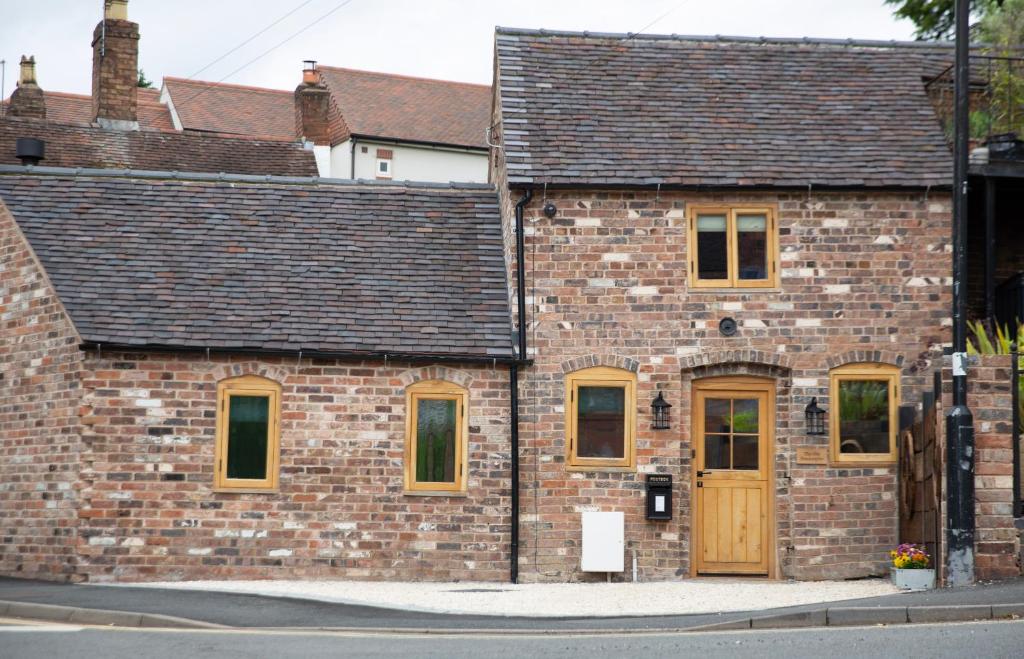 an old brick building with a wooden door at The Old Blacksmiths in Bridgnorth