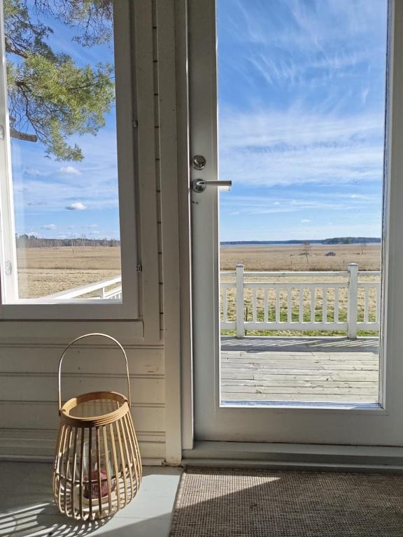 a wicker basket sitting in front of a door at Villa Väderkulla in Porvoo