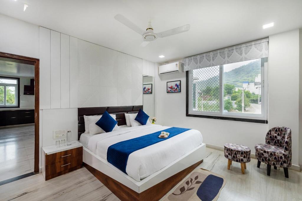 a bedroom with a large bed and a window at Sunset view Villa 966o9o1oo6 Luxury 5BHK Villa with pool in Nathdwara 2km from temple only By SK in Nāthdwāra