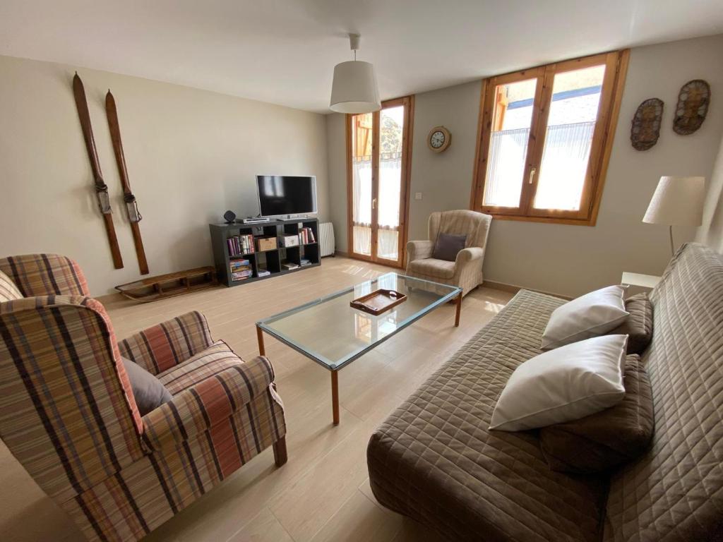 a living room with a couch and a glass table at Apartamento Casa Francho in Panticosa
