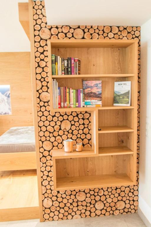 Knihovna v apartmánu