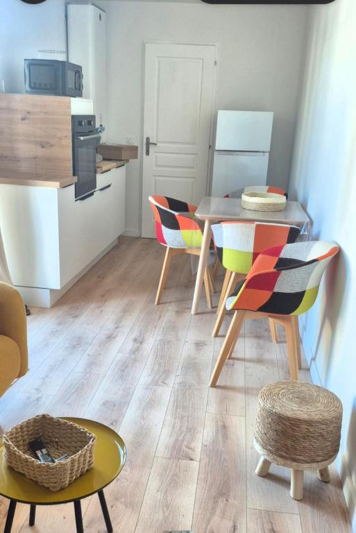 a kitchen and dining room with a table and chairs at Le Nid Charentais in Cognac