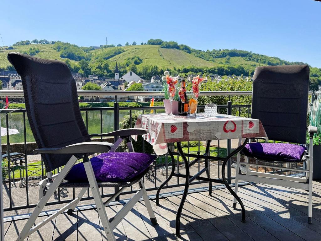 two chairs and a table on a balcony at Fewo Helene im Haus Moselwelt in Zell an der Mosel