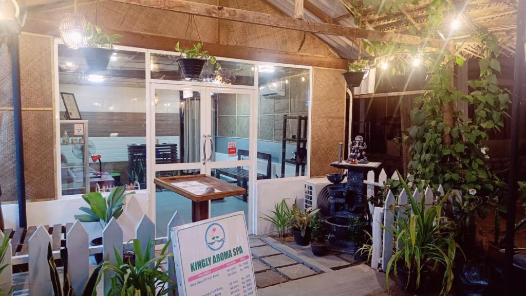 a room filled with potted plants in a room at Kingly Aroma in Arugam Bay