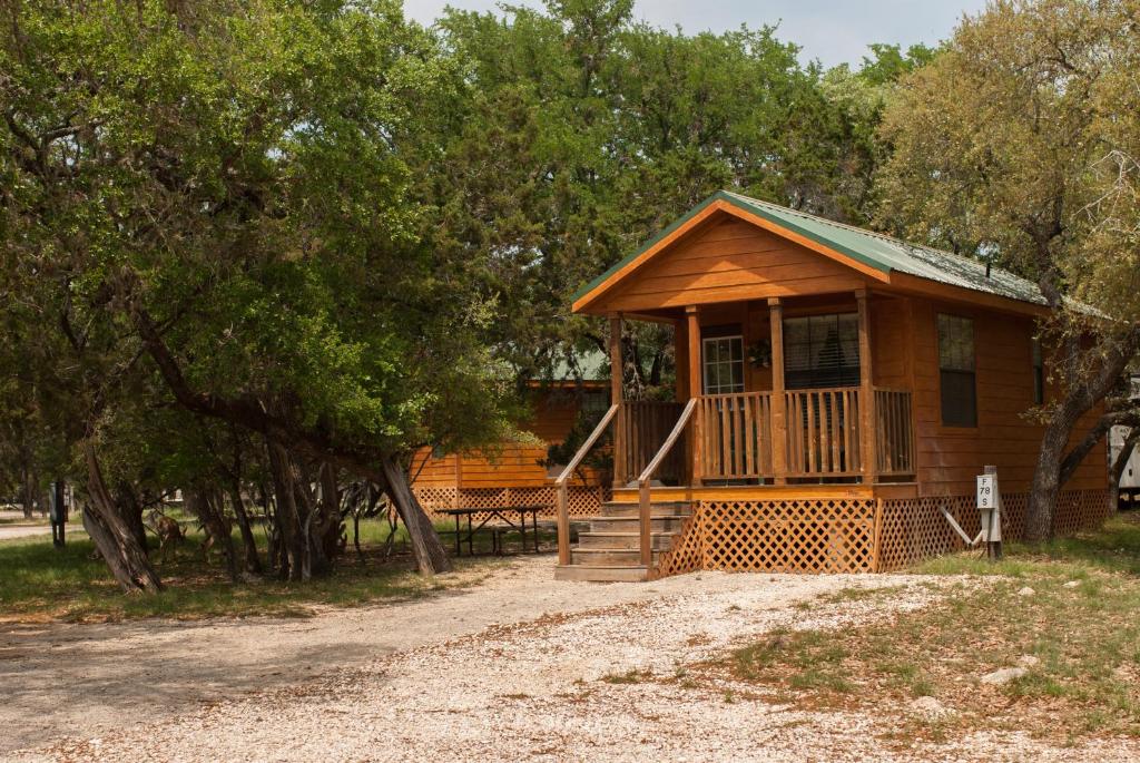 Medina Lake Camping Resort Cabin 3 - Housity