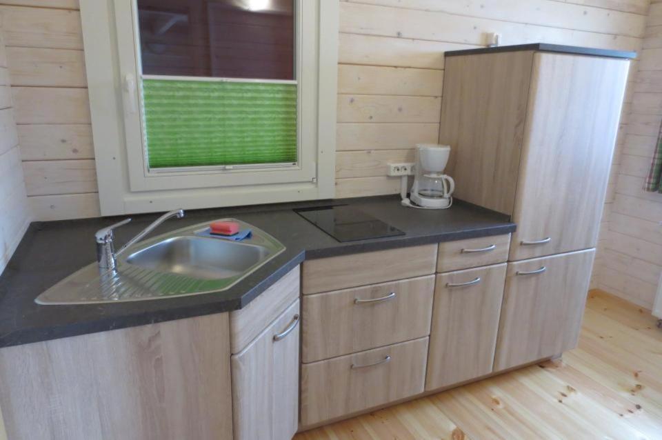 Kuchyň nebo kuchyňský kout v ubytování Pension am Sundhäuser See
