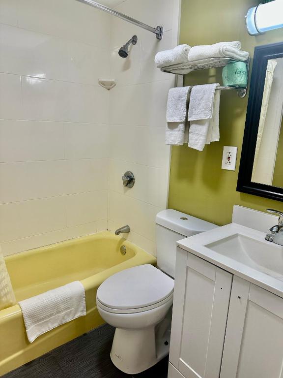 Wickford Motor Inn - King Room