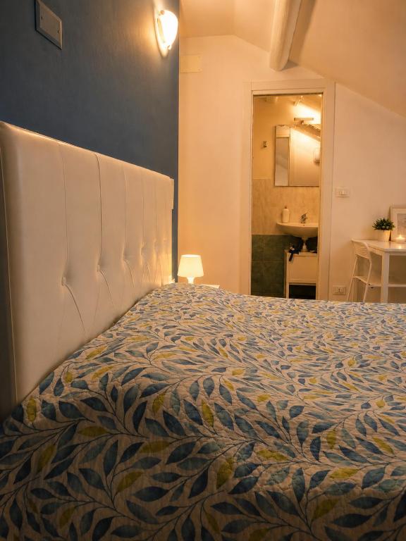 a large bed in a room with a bed sidx sidx at Casa di Clara in Rapallo