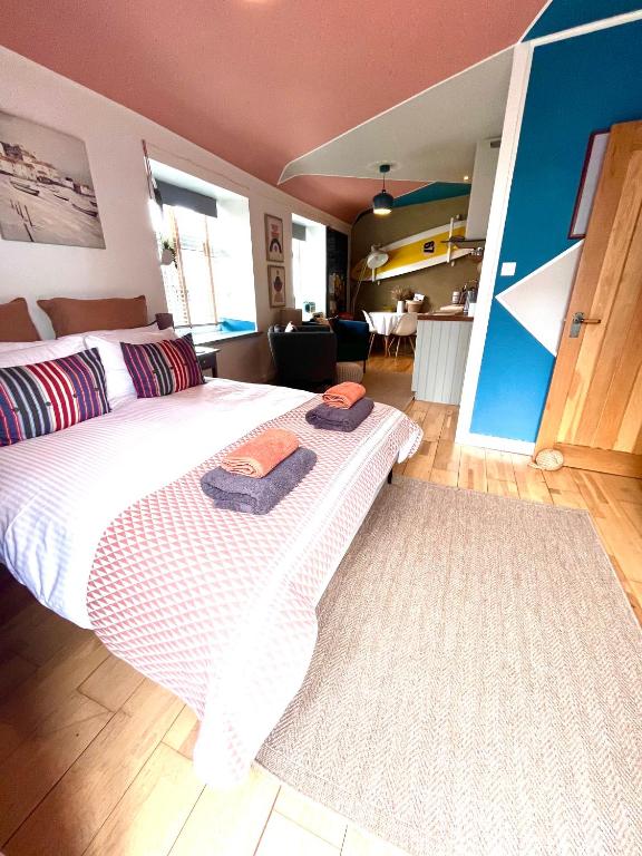 St Ives Balcony Flat TreCar - Housity