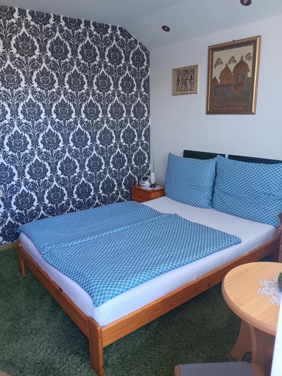 Vanessa-Apart - Hizvo