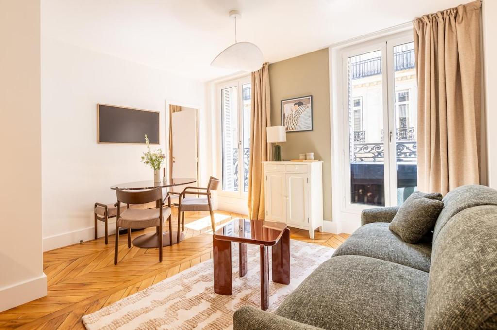 Appartement Design Rénové Parc Monceau Paris 8e
