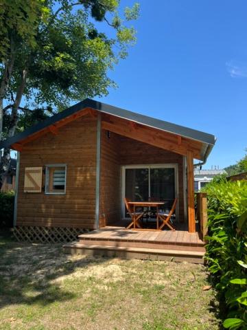 a small house with a table and a patio at Chalet 4 personnes in Foix