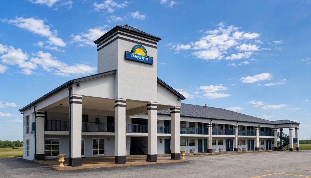 a building with a sign on the side of it at Days Inn by Wyndham Donalsonville in Donalsonville