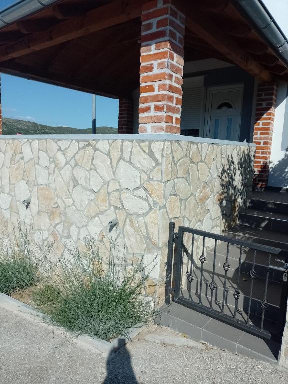 a shadow of a person standing in front of a stone wall at Lavanda in Vrana