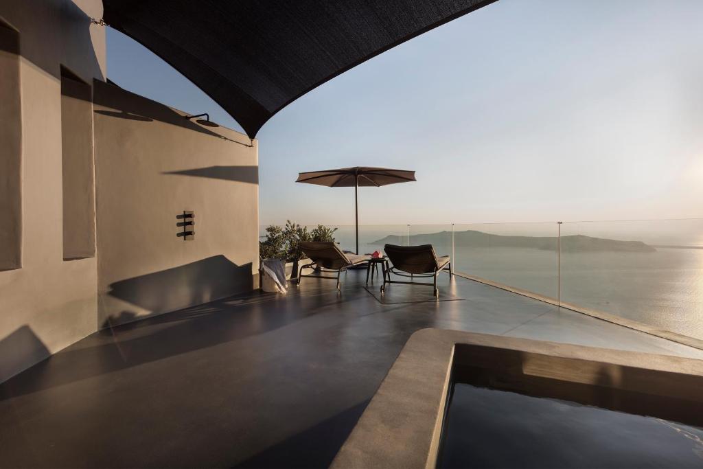 Solar Two Bedroom Villa with Sunset View and Outdoor Jetted Pool