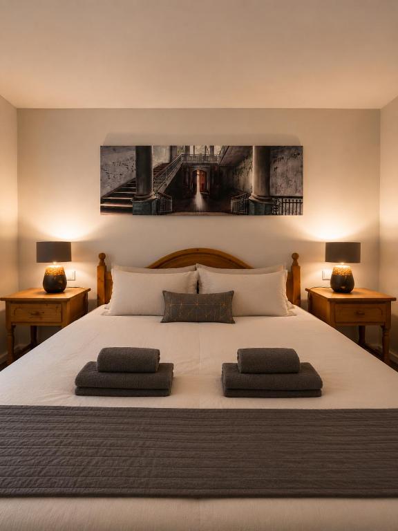 a bedroom with a large bed with two pillows on it at Modernes Apartment nahe Frankfurt, Rodenbach & Hanau in Rodenbach