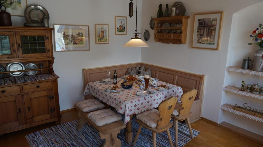 a dining room with a table and some chairs at Casa di Traditionale im Herzen von Bad Aibling Tradition trifft auf moderne Gemütlichkeit auf 138qm in Bad Aibling