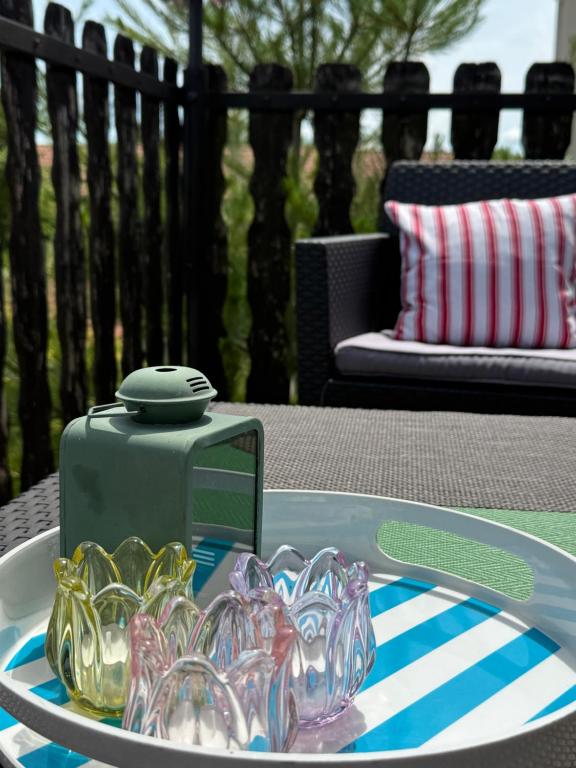 a tray with glass dishes on a table at Studio apartman Gradna in Samobor