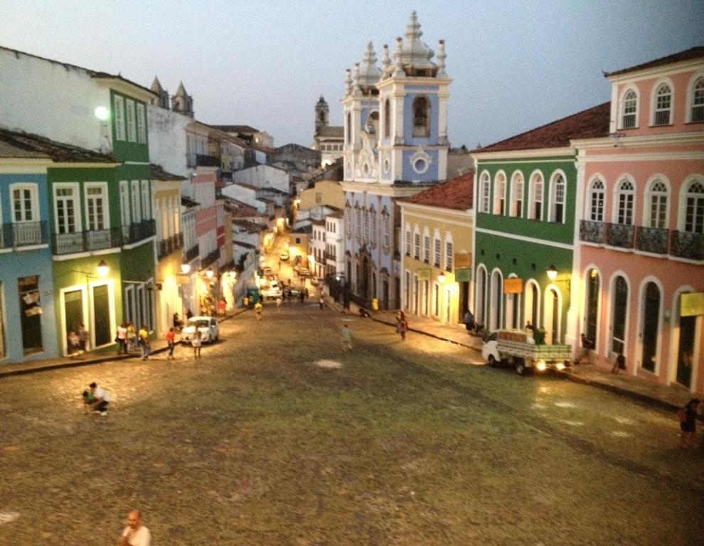 a view of a city street at night at Perto do Pelourinho Quarto Arejado in Salvador