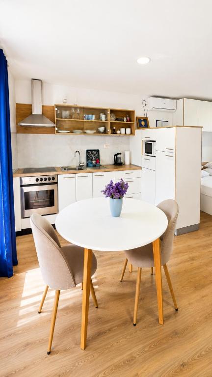 F-Holiday Apartment