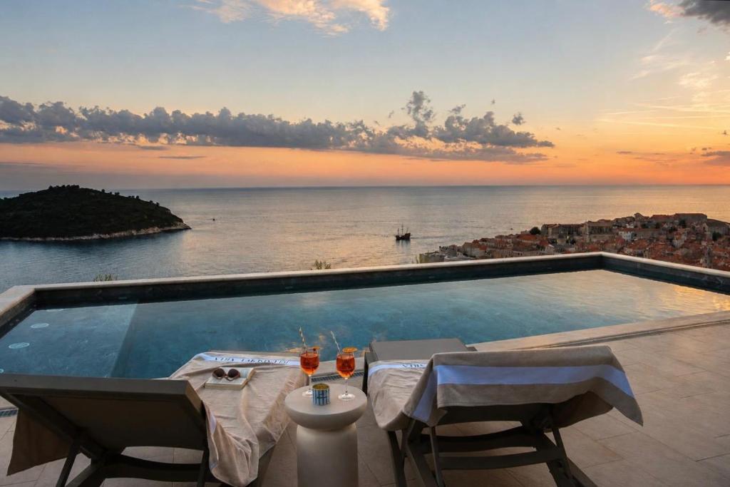 La Dolce Villa Luxury Penthouse with Rooftop Pool & Sea View