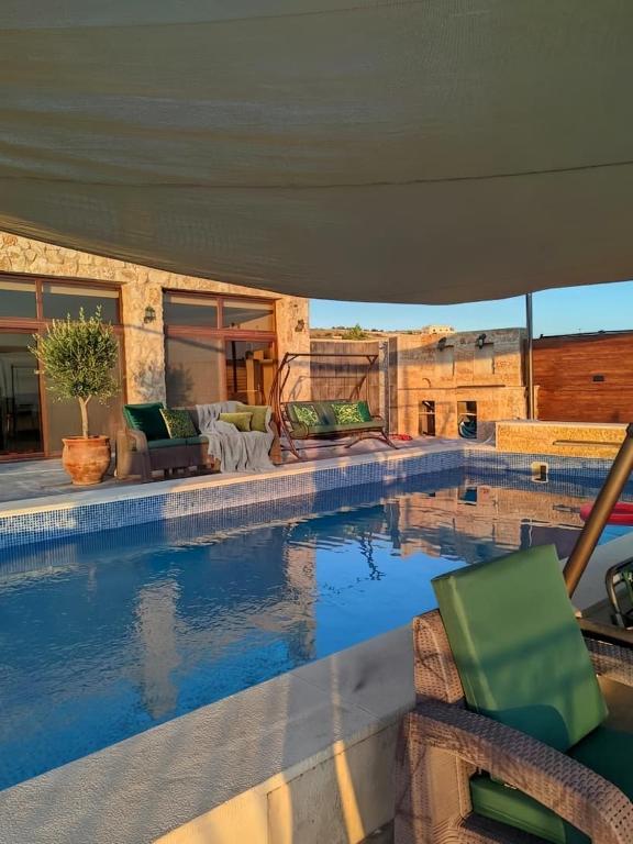 a large swimming pool with chairs at مزرعة لافين in Jerash
