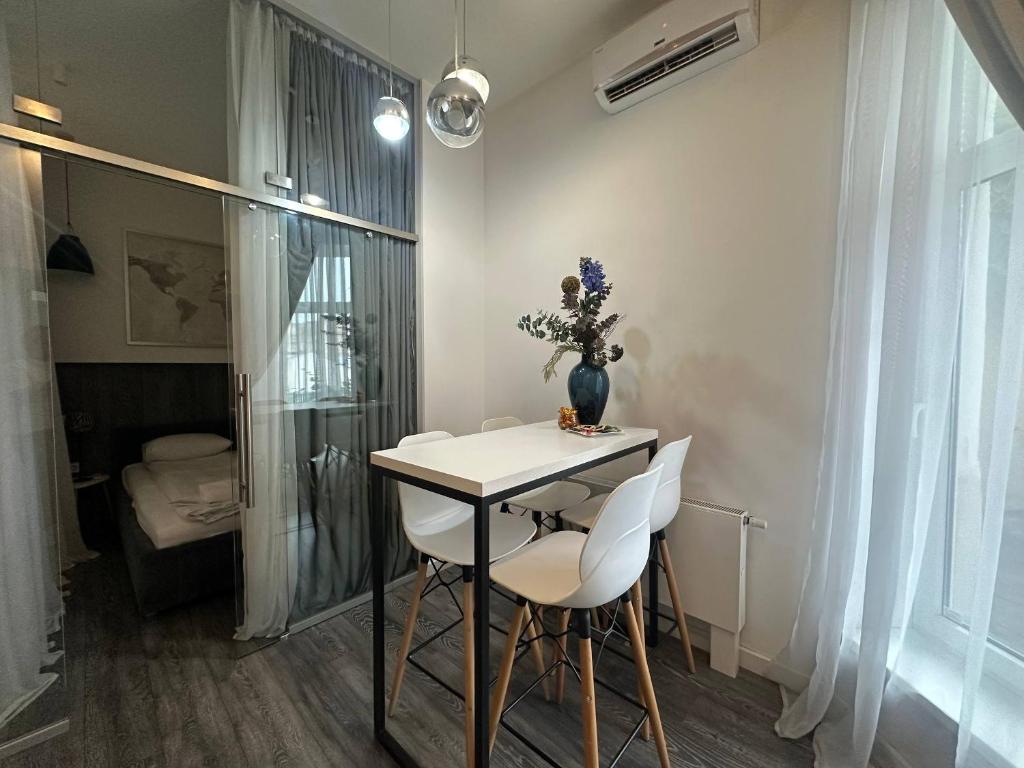 Black&White Apartments by Key&Stay фото 4