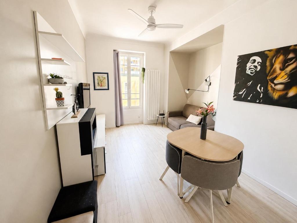 Apartment Port
