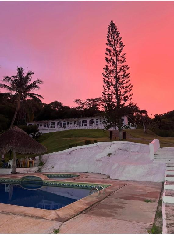 a sunset over a skate park in front of a building at Bungalows El Mirador in Cruz de Huanacaxtle