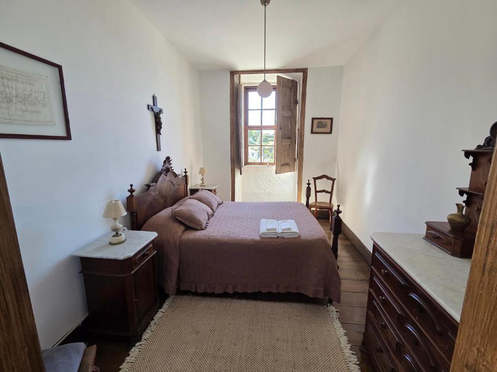 a bedroom with a bed and a window at Casa Dos Strecht's in Castelo de Paiva