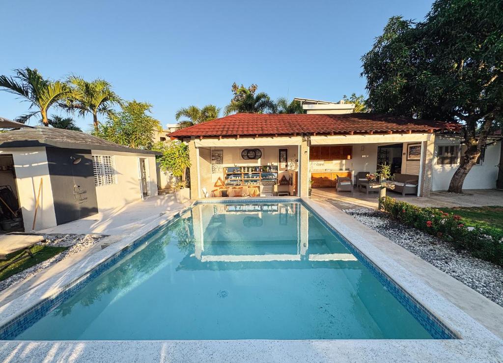 a swimming pool in front of a house at Villa La Dueña Las Terrenas in Las Terrenas