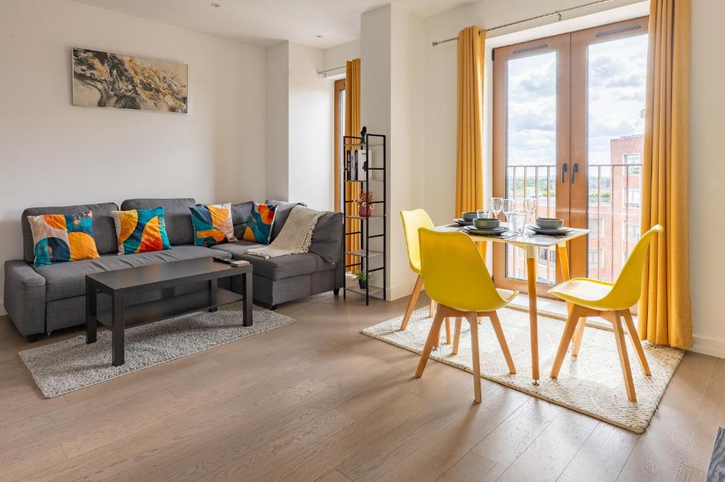 Pearl Bay - One bedroom Luxury Apartment in St Albans