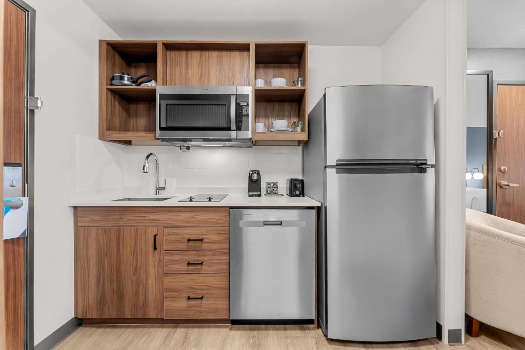 Everhome Suites Somerset - South Brunswick by Choice Hotels - Housity