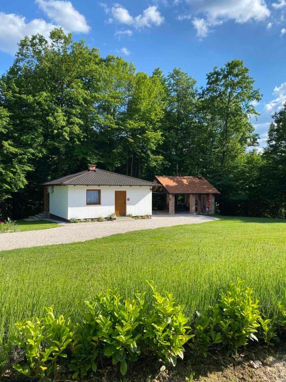 a house in a field with a grass yard at Vikendica Šššuma in Srbac
