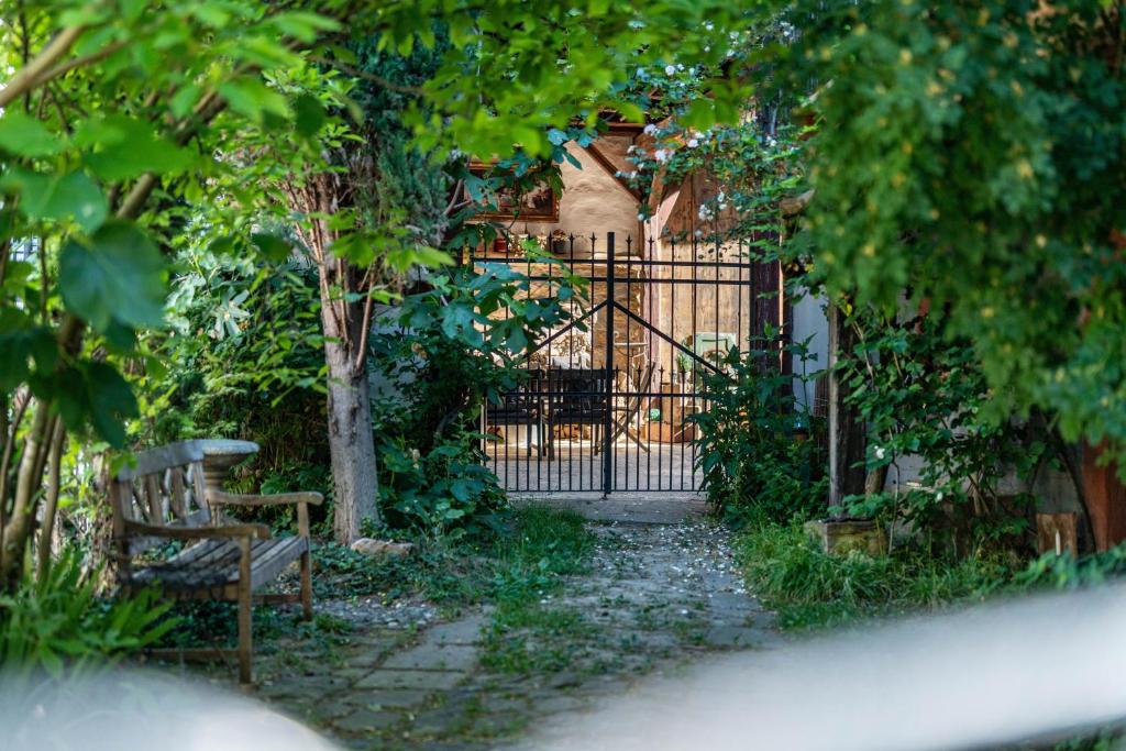 a gate with a bench in front of a garden at Heimat Liebe_Scialla in Herbolzheim