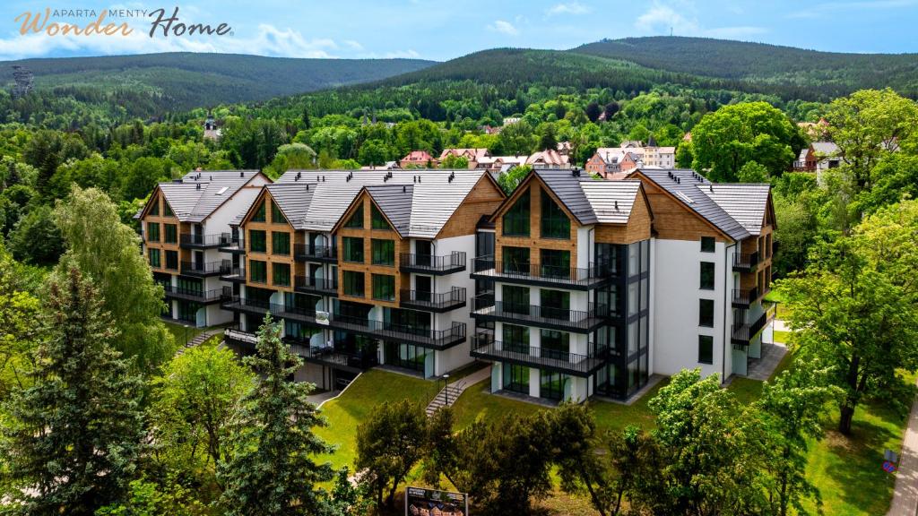 an aerial view of a large apartment building at Wonder Home- Izeryn- centrum Świeradowa in Świeradów-Zdrój