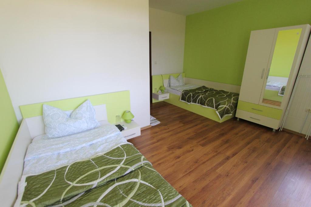 Postel nebo postele na pokoji v ubytování Guest House Arima