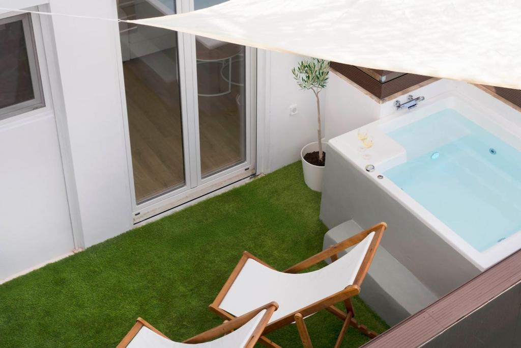 The Boho Suite - Private Jacuzzi & Acropolis View