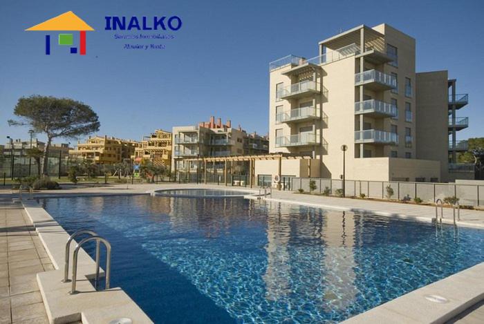 a large swimming pool in front of a building at Alcocebre suites INALKO in Alcalà de Xivert