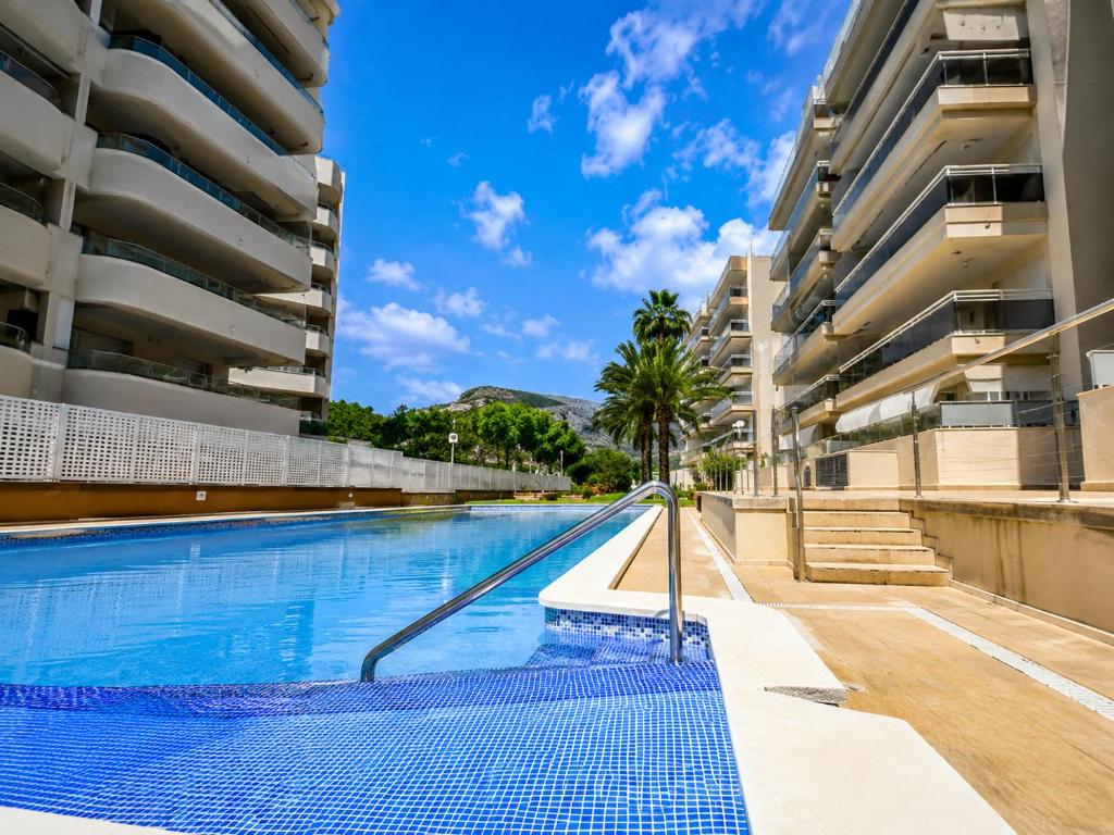 a swimming pool in the middle of a building at Ventura Park CC3 in Salou