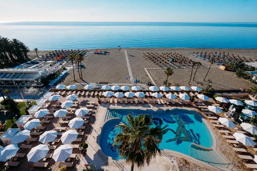 an aerial view of a resort with a swimming pool and the beach at MS Amaragua in Torremolinos