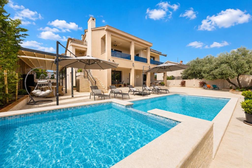 Villa V&D near Pula Arena and Beautiful Beaches - by Istrabook