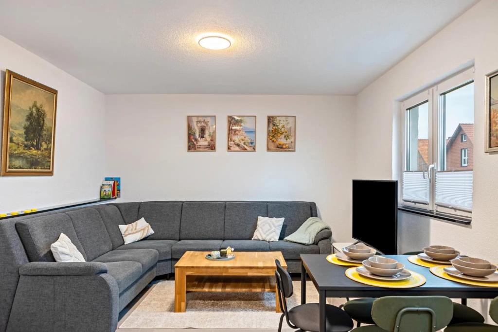 a living room with a couch and a table at Schöne Wohnung in ruhiger Gegend in Calden