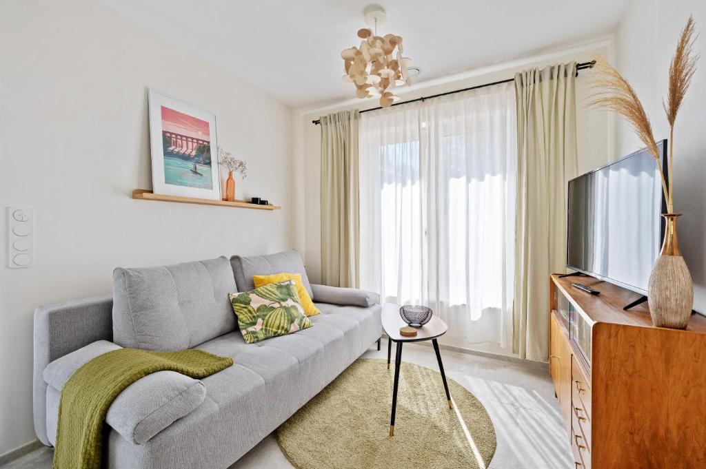 a living room with a couch and a tv at Appartment SPATZENNEST in Bietigheim-Bissingen