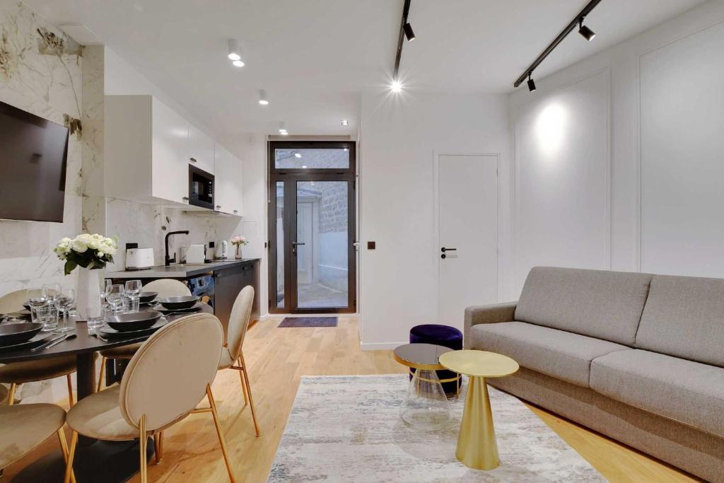 Authentic apt - 2BR 6P - Rue des Martyrs - Opéra