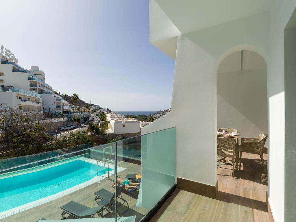 a view of the pool from the balcony of a house at Servatur Doña Elvira in Puerto Rico de Gran Canaria