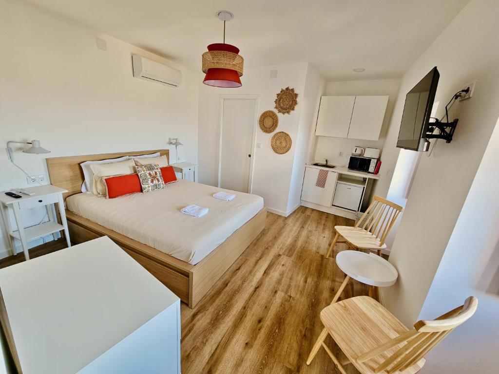 a small bedroom with a bed and a kitchen at Casa Laura João in Monsanto