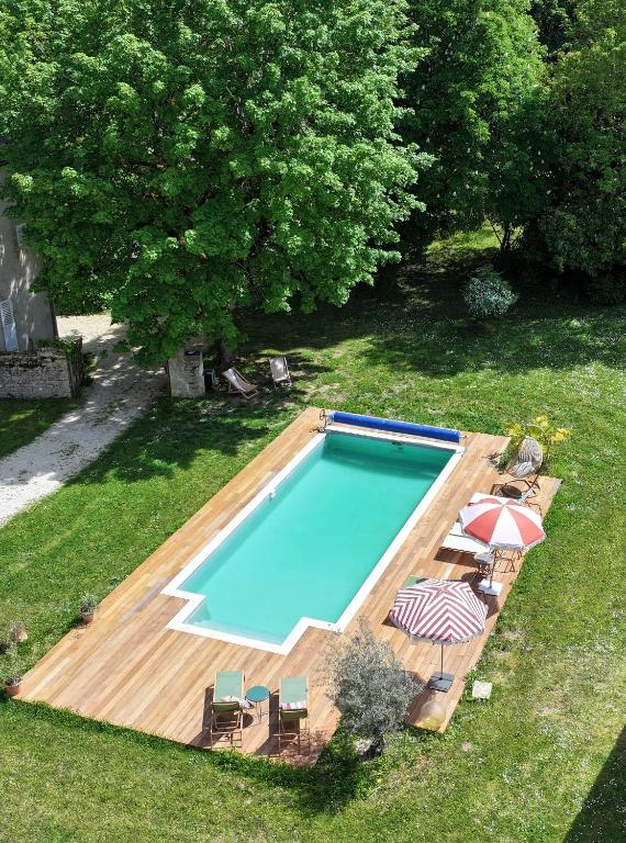 an overhead view of a swimming pool with chairs and umbrellas at Domaine de Rogemont in Lissay-Lochy